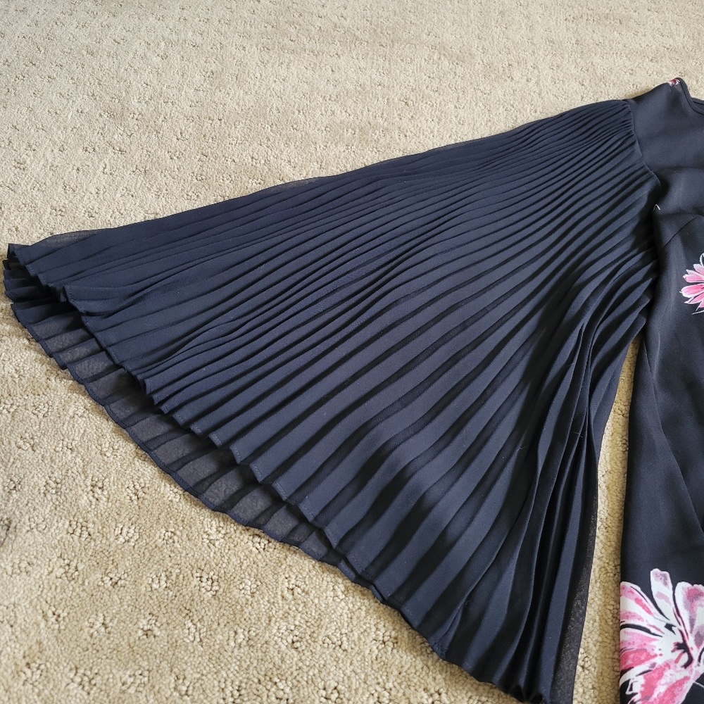 Vince Camuto Sheer Floral Accordion Sleeve Tunic Blouse Black Pink Size Small - Picture 5 of 12
